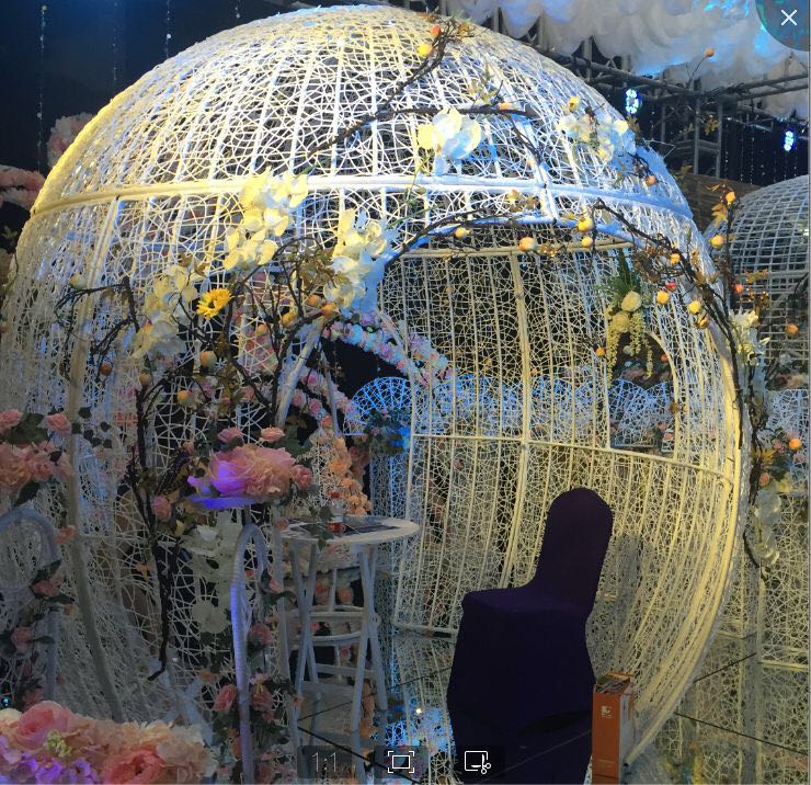 Gigantic Props & Decor